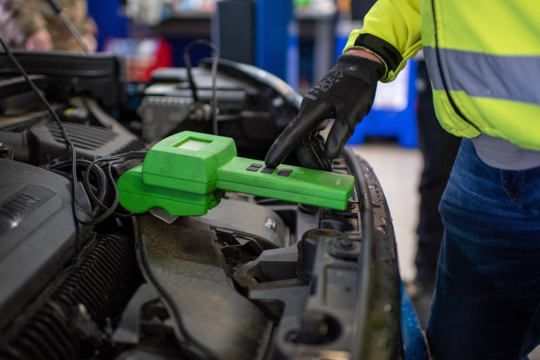 How to Test a Car Battery Before a Road Trip - Platrex