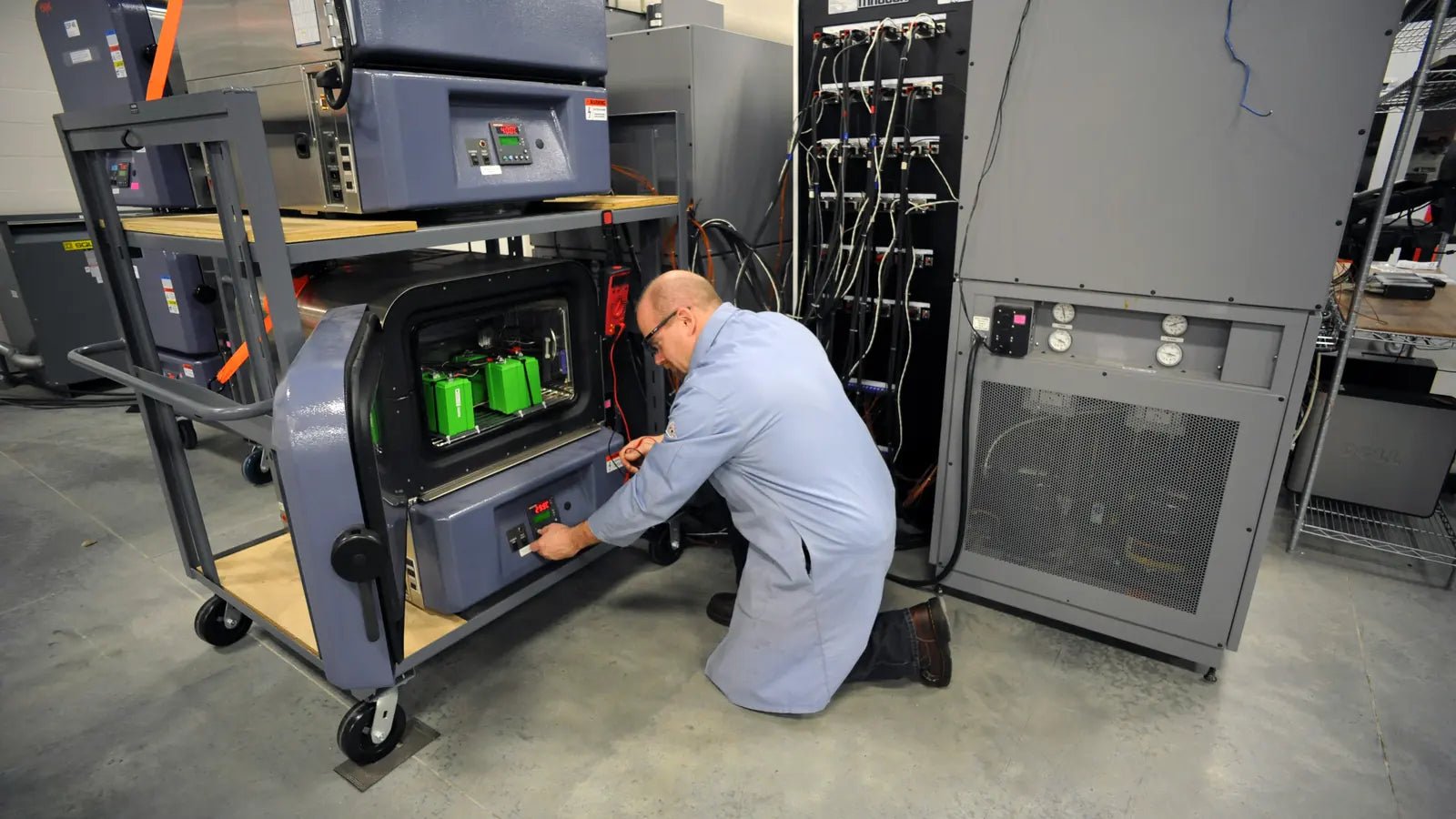 Why Choose a Battery Load Tester Instead of a Multimeter? - Platrex