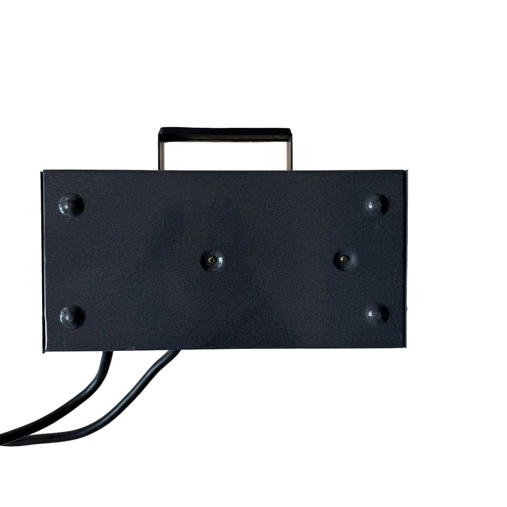 Heavy-duty copper alligator clamps with red and black insulated handles
